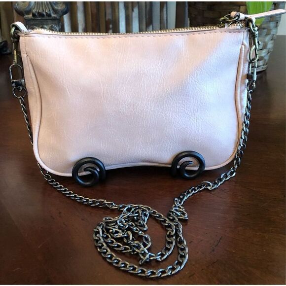 UNBRANDED - Textured Faux Leather Crossbody in Blush Pink. New Gunmetal Chain - Picture 2 of 14